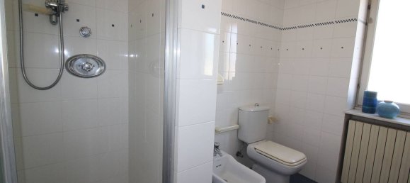 Villa de 4 habitaciónes en Lungavilla, Italy No. 259023 33