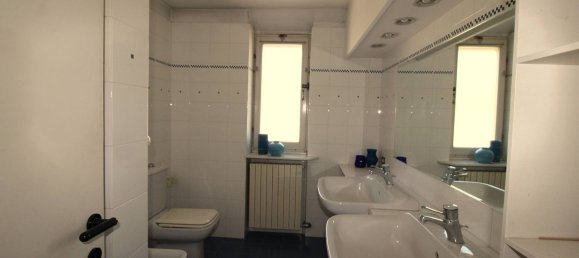 Villa de 4 habitaciónes en Lungavilla, Italy No. 259023 30