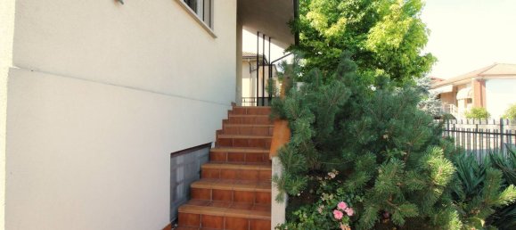 Villa de 4 habitaciónes en Lungavilla, Italy No. 259023 4