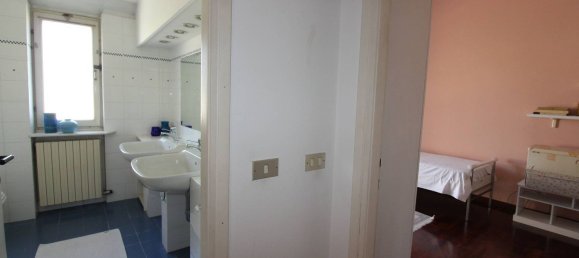 Villa de 4 habitaciónes en Lungavilla, Italy No. 259023 29