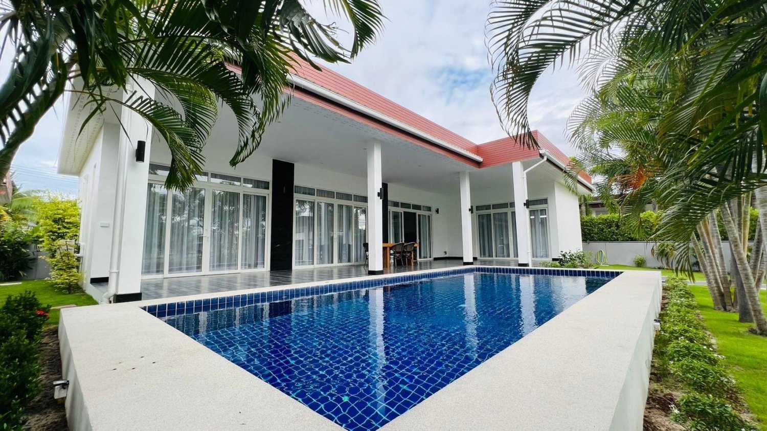 4 bedrooms Villa in Hua Hin, Thailand No. 4300