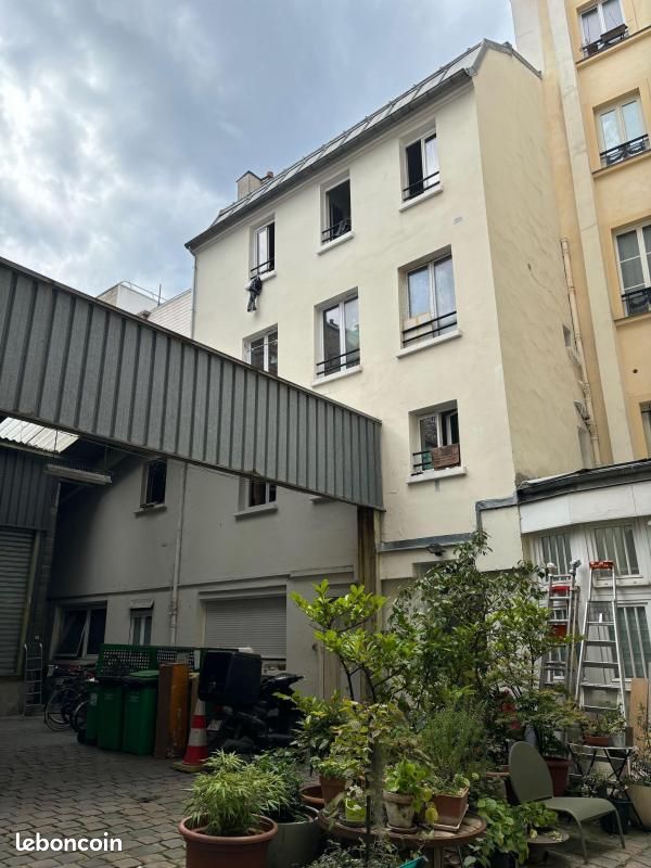 3 bedrooms Apartment in Paris, France No. 172643