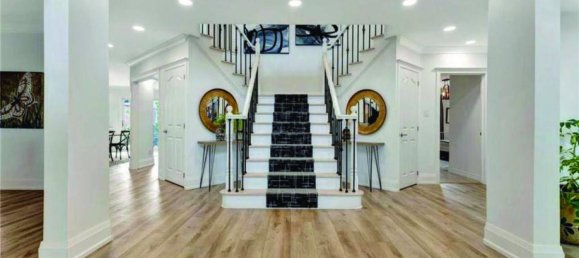 5 bedrooms House in Hamilton, Canada No. 773 5