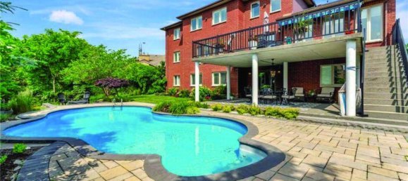 5 bedrooms House in Hamilton, Canada No. 773 2