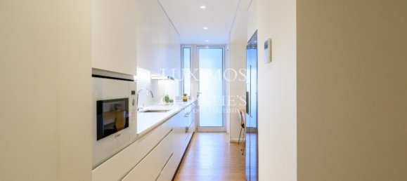 3 bedrooms Apartment in Porto, Portugal No. 108023 8