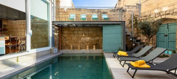 5 bedrooms Villa in Gharghur, Malta No. 8710 4