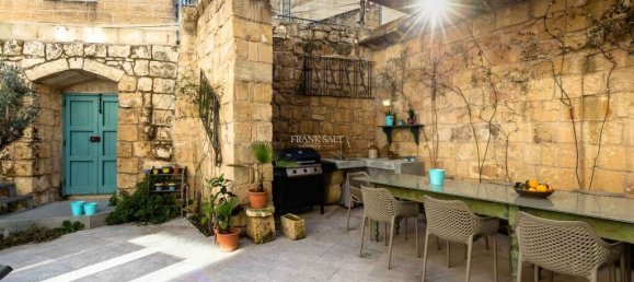 5 bedrooms Villa in Gharghur, Malta No. 8710 3