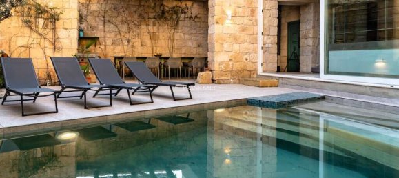 5 bedrooms Villa in Gharghur, Malta No. 8710 2