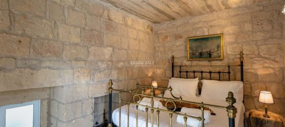 5 bedrooms Villa in Gharghur, Malta No. 8710 13