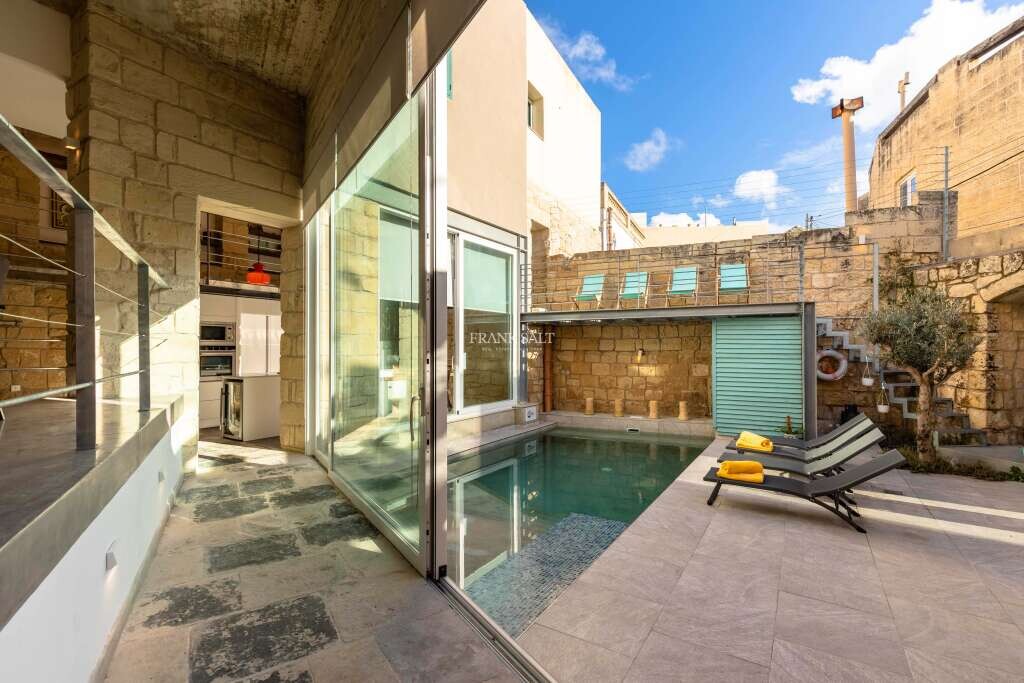 5 bedrooms Villa in Gharghur, Malta No. 8710