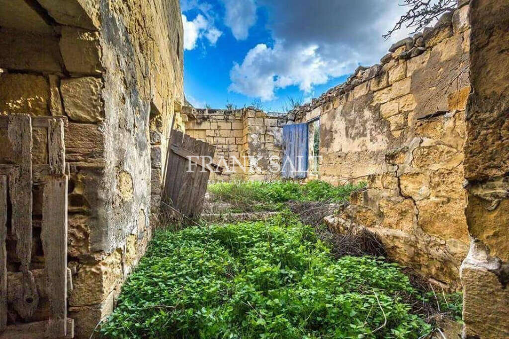 4 bedrooms Farm in Naxxar, Malta No. 2603