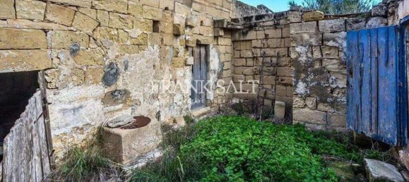 4 bedrooms Farm in Naxxar, Malta No. 2603 3