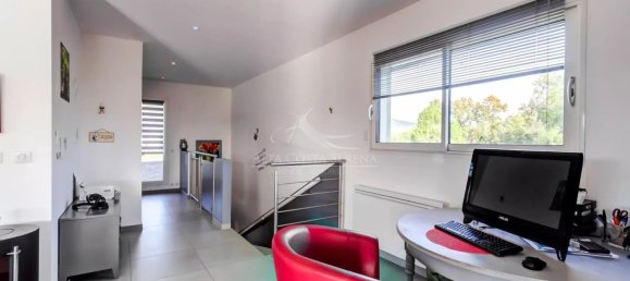 4 bedrooms Villa in Solaro, France No. 218892 8