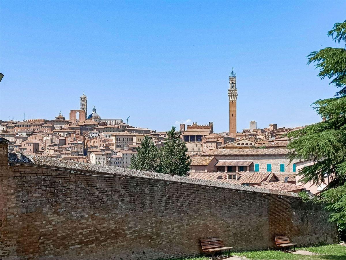 2 bedrooms Apartment in Siena, Italy No. 1307