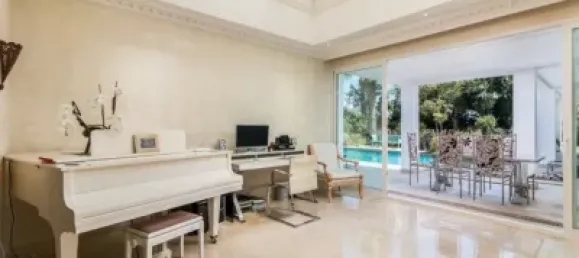 5 bedrooms House in Estepona, Spain No. 108990 15