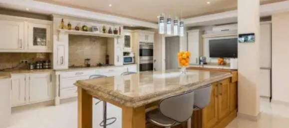 5 bedrooms House in Estepona, Spain No. 108990 3