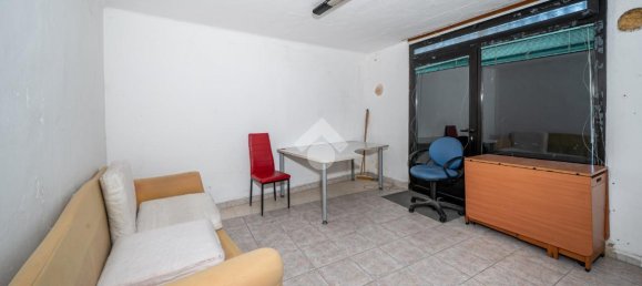 10 rooms Building in Reggio Emilia, Italy No. 5665 3