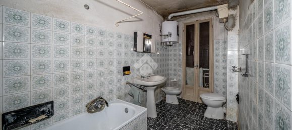 10 rooms Building in Reggio Emilia, Italy No. 5665 24