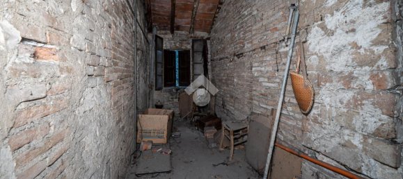 10 rooms Building in Reggio Emilia, Italy No. 5665 27