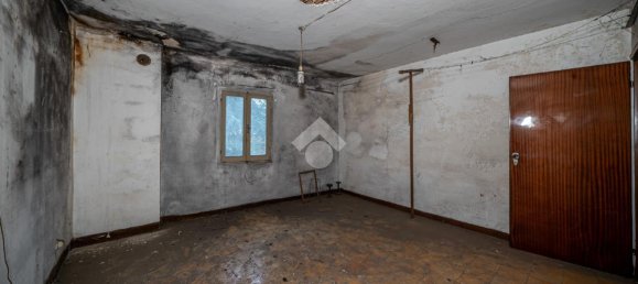 10 rooms Building in Reggio Emilia, Italy No. 5665 14