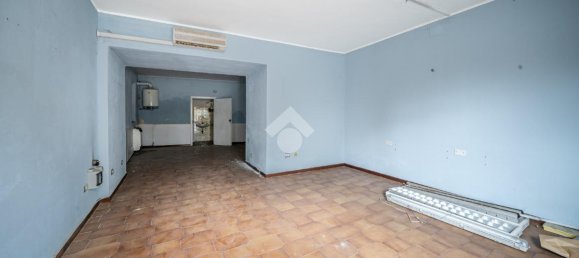 10 rooms Building in Reggio Emilia, Italy No. 5665 22