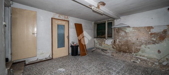 10 rooms Building in Reggio Emilia, Italy No. 5665 20