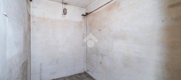 10 rooms Building in Reggio Emilia, Italy No. 5665 16