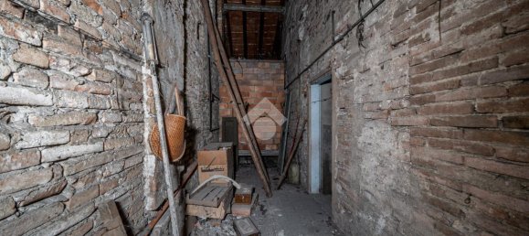 10 rooms Building in Reggio Emilia, Italy No. 5665 26