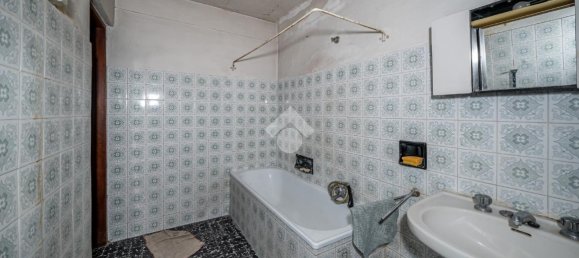 10 rooms Building in Reggio Emilia, Italy No. 5665 8