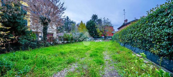 10 rooms Building in Reggio Emilia, Italy No. 5665 7