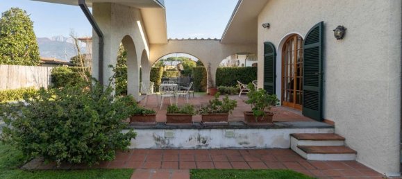 4 bedrooms Villa in Forte dei Marmi, Italy No. 36520 9
