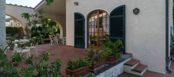 4 bedrooms Villa in Forte dei Marmi, Italy No. 36520 35