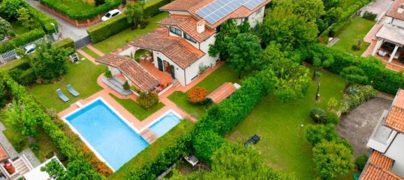 4 bedrooms Villa in Forte dei Marmi, Italy No. 36520 4