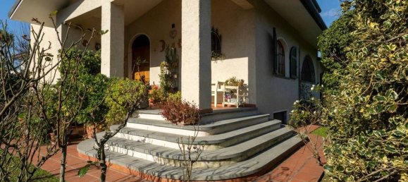 4 bedrooms Villa in Forte dei Marmi, Italy No. 36520 36