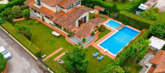 4 bedrooms Villa in Forte dei Marmi, Italy No. 36520 2