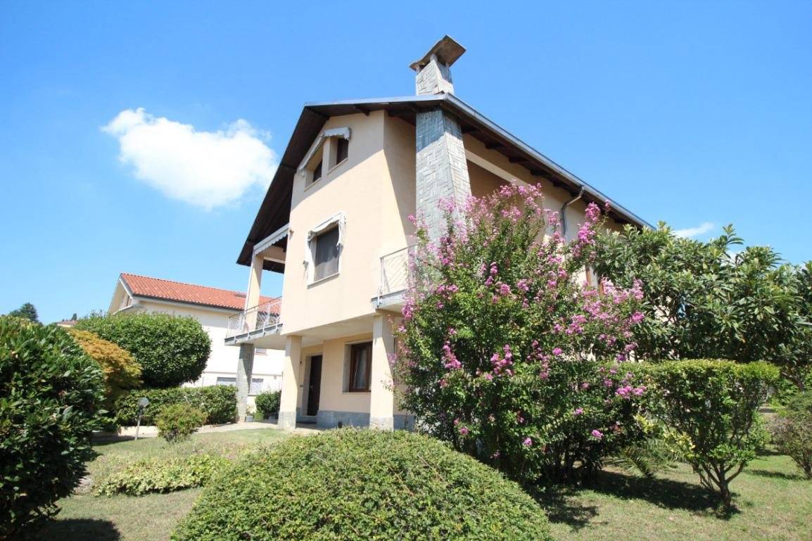 4 bedrooms Villa in Moncalieri, Italy No. 295619