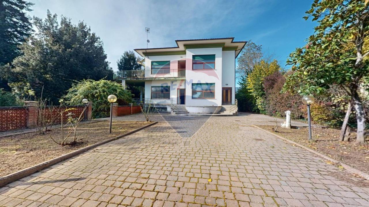 9 rooms Villa in Cortona, Italy No. 124934