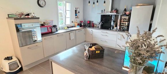 3 bedrooms House in Marines, France No. 359598 2