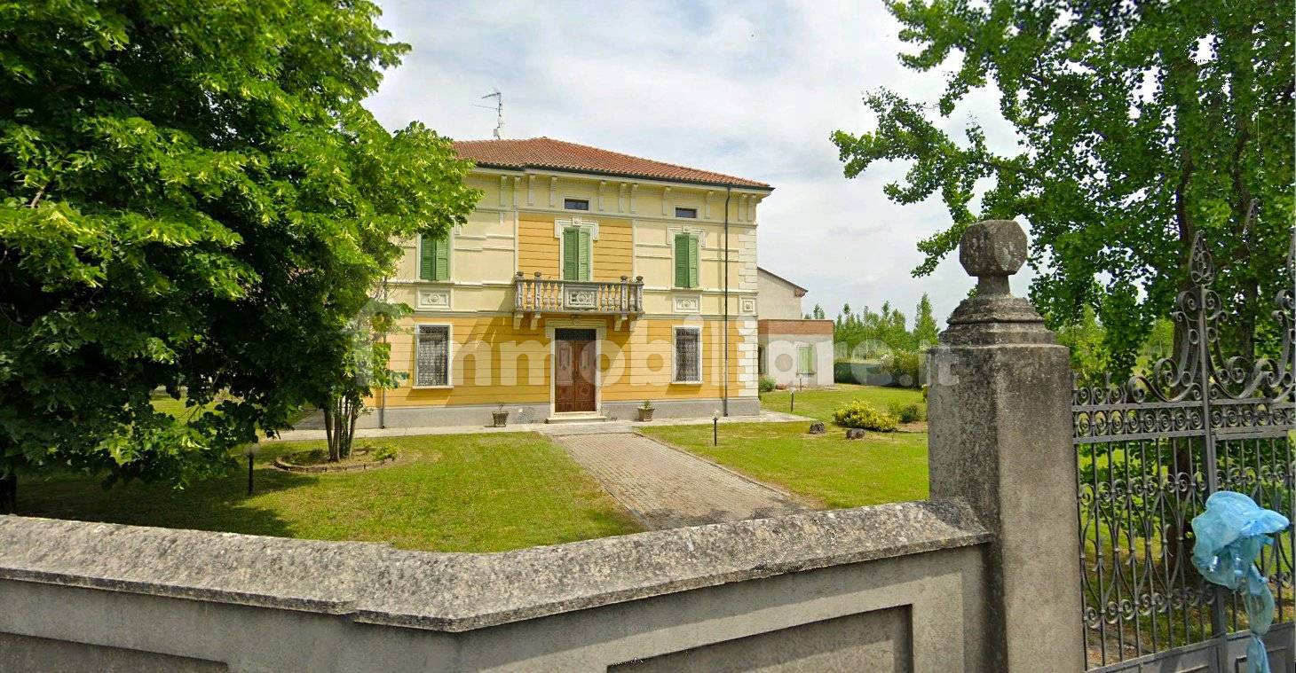 3 Schlafzimmer Villa in Sabbioneta, Italy, Nr. 206893