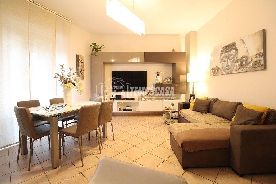 Квартира с 2 спальнями в Реджо Эмилия, Италия № 61229