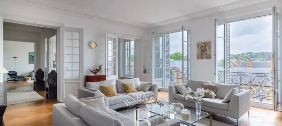 4 bedrooms Apartment in Versailles, France No. 130685 3