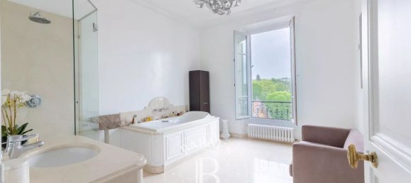 4 bedrooms Apartment in Versailles, France No. 130685 20