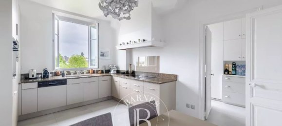 4 bedrooms Apartment in Versailles, France No. 130685 14