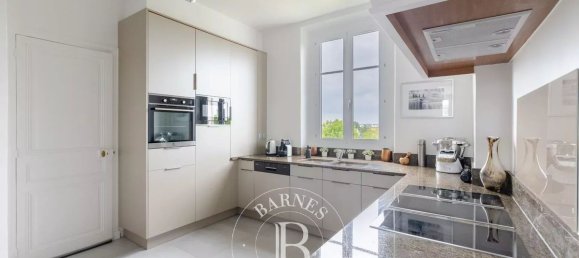 4 bedrooms Apartment in Versailles, France No. 130685 13