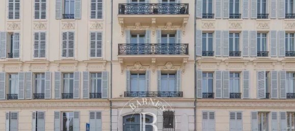 4 bedrooms Apartment in Versailles, France No. 130685 2
