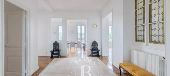 4 bedrooms Apartment in Versailles, France No. 130685 8