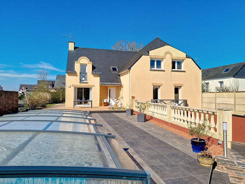 5 bedrooms House in Ploermel, France No. 193311