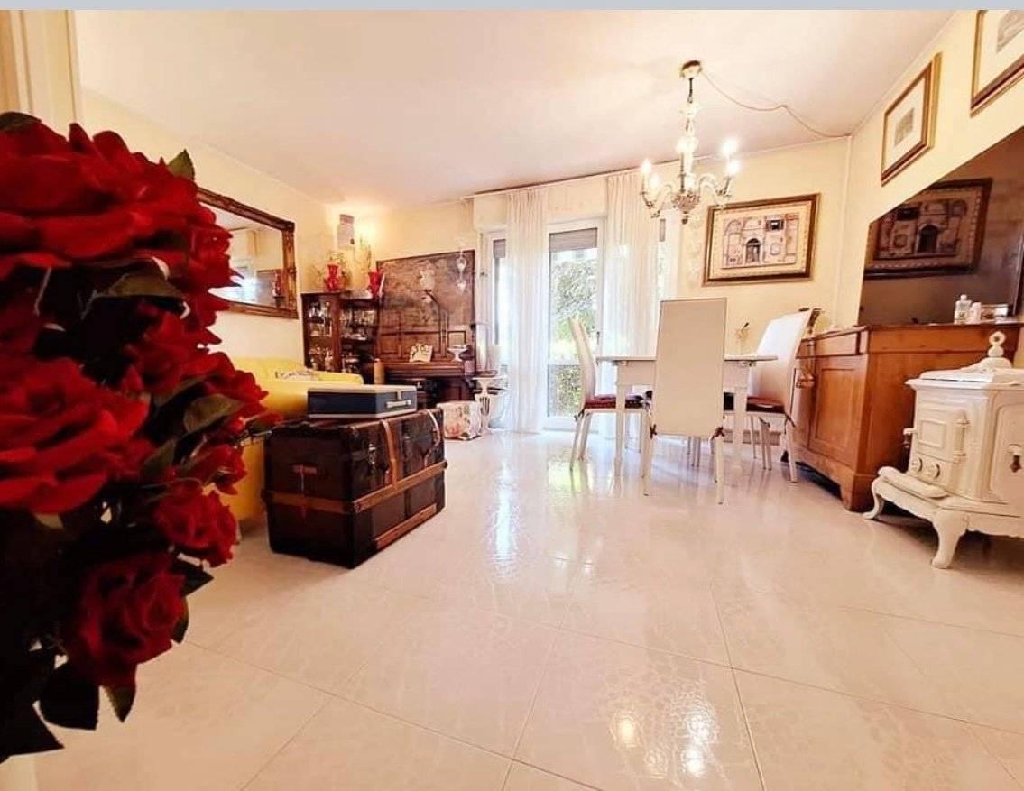 3 rooms Apartment in Desenzano del Garda, Italy No. 42295