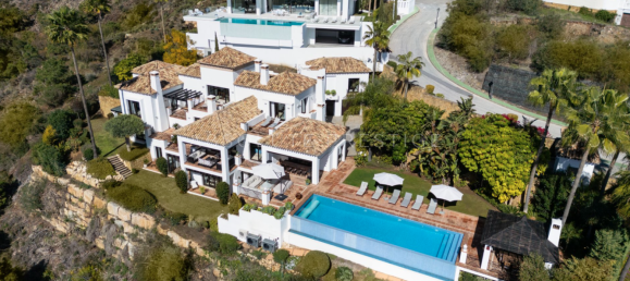 7 bedrooms House in La Quinta, Spain No. 40509 12