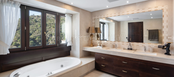 7 bedrooms House in La Quinta, Spain No. 40509 29